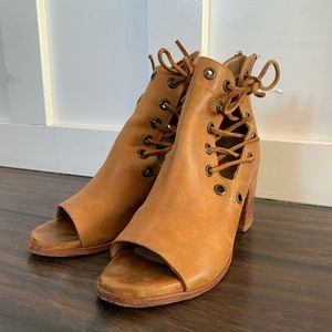 BASKE CALIFORNIA Laceup Bootie Sandals, S7